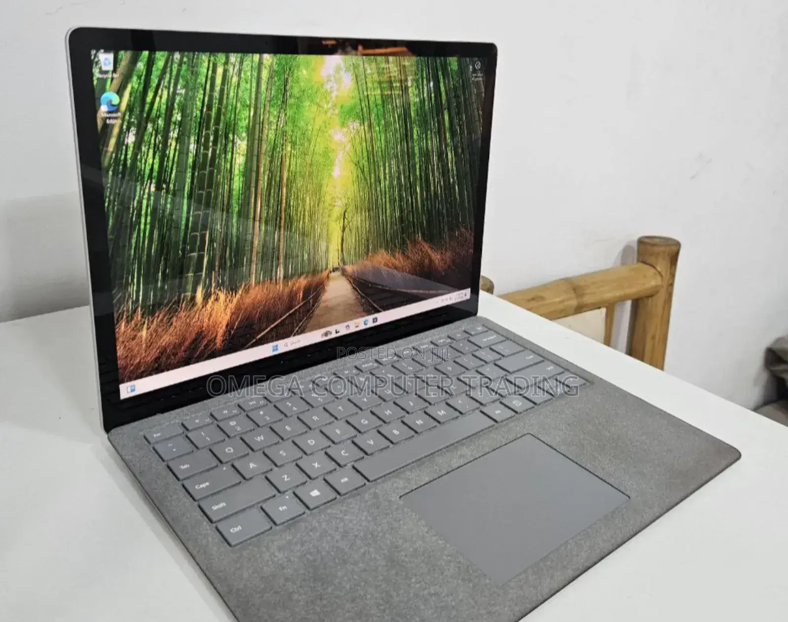 New Laptop Microsoft Surface Laptop 2 8GB Intel Core i5 SSD 256GB