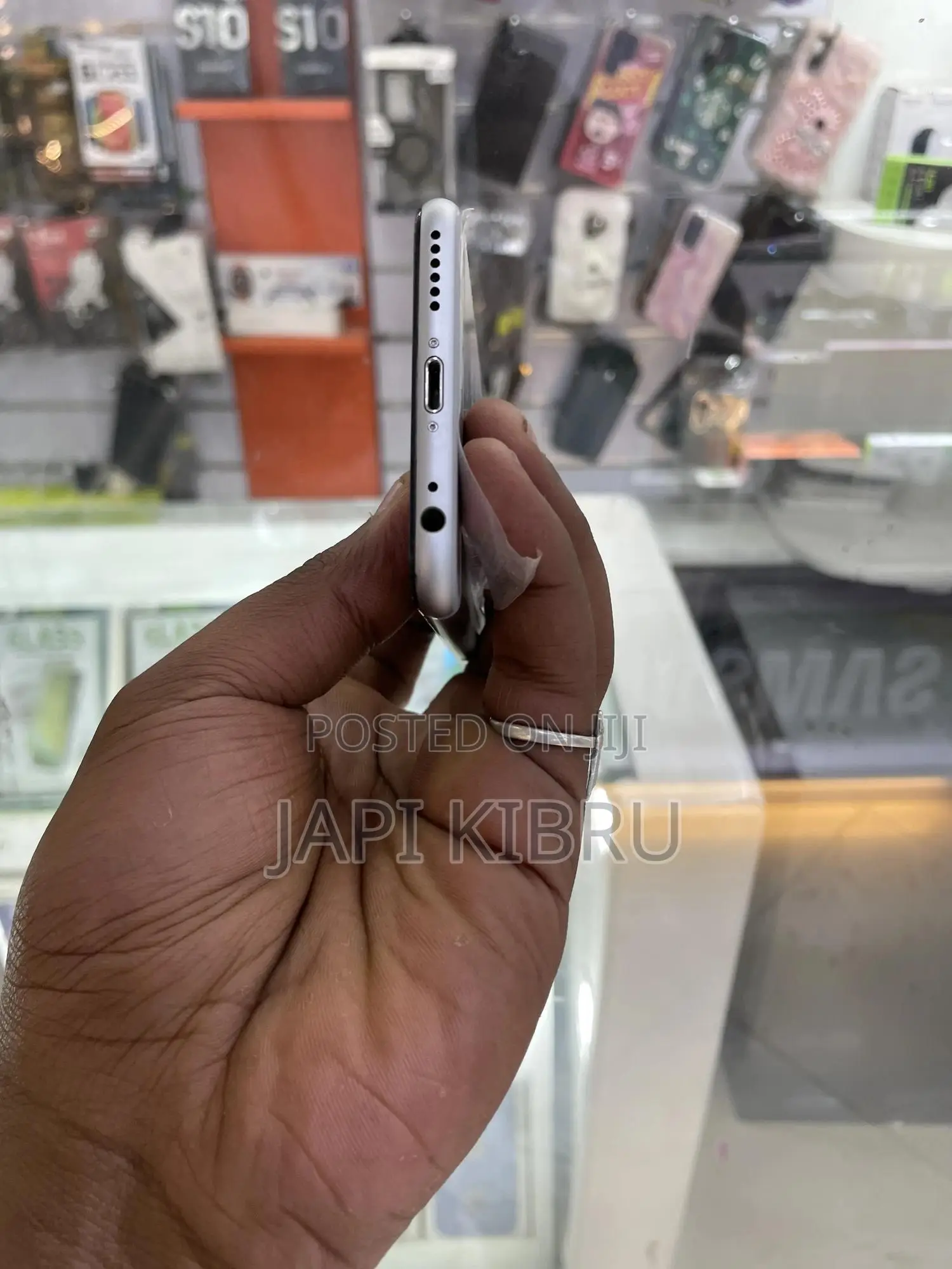 New Apple iPhone 6s 64 GB Silver