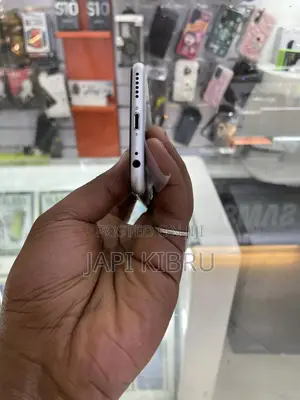 New Apple iPhone 6s 64 GB Silver