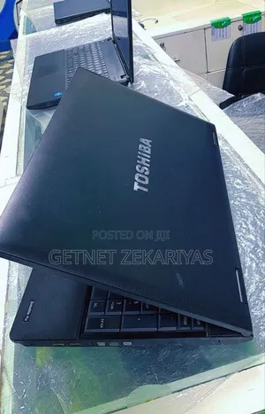 New Laptop Toshiba Satellite C850 4GB Intel Core I5 HDD 700GB