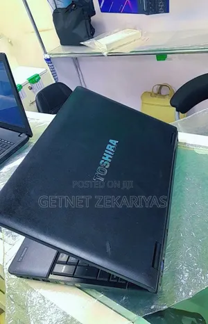 New Laptop Toshiba Satellite C850 4GB Intel Core I5 HDD 700GB