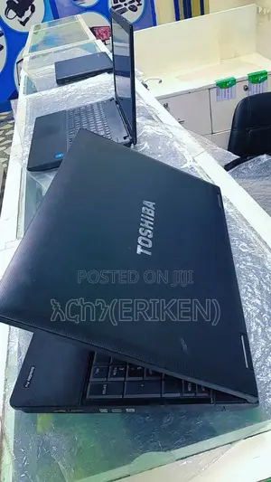 Photo - Laptop Toshiba Satellite Pro S750 4GB Intel Core I5 HDD 750GB