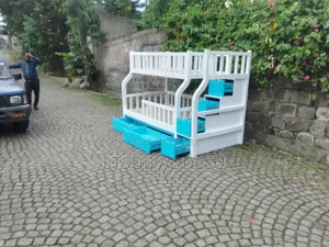 ተደራራቢ አልጋዎች በዋንዛ የሰራ