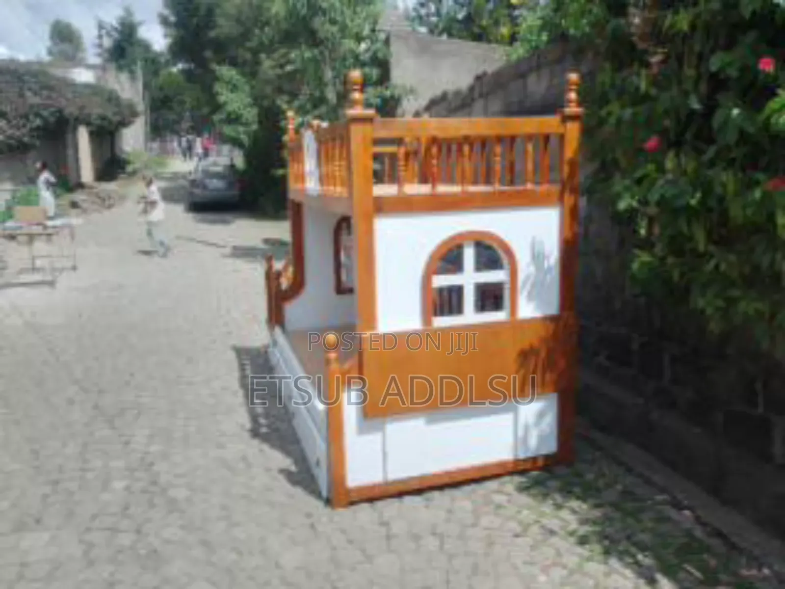 የ ልጆች ተደራራቢ አልጋ በ ዋንዛ የተሰራ