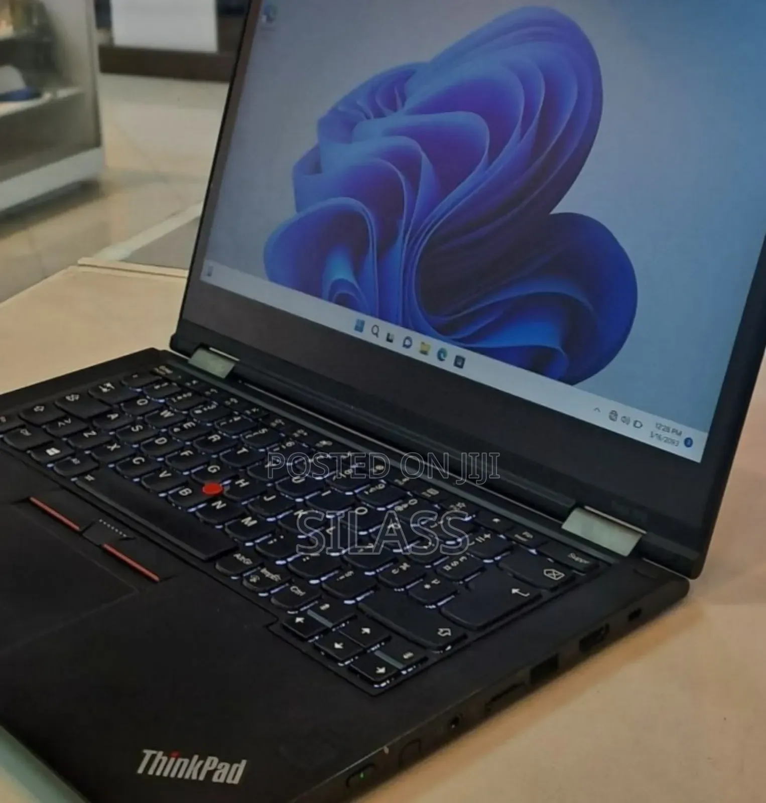 New Laptop Lenovo ThinkPad Yoga 370 8GB Intel Core I5 SSD 512GB