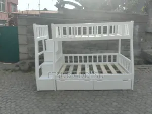 Photo - ተደራራቢ አልጋ በ ዋንዛ የተሰራ