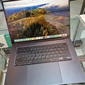 Photo - New Laptop Apple MacBook 16GB Intel Core I5 SSD 256GB