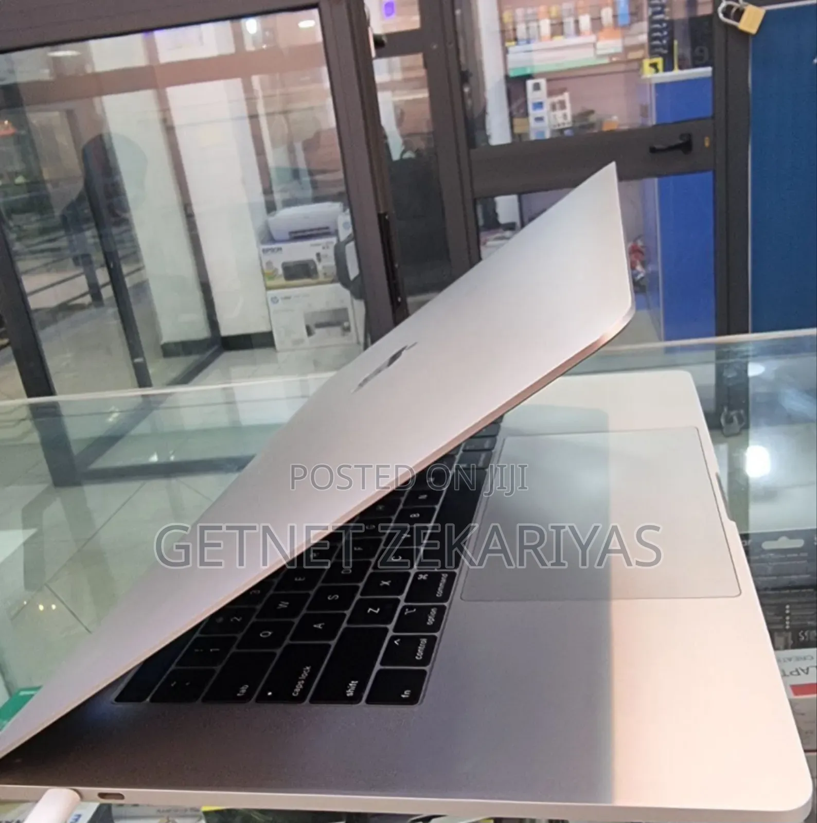 New Laptop Apple MacBook Pro 2019 16GB Intel Core I9 SSD 512GB