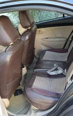 Toyota Yaris 2015 Gray