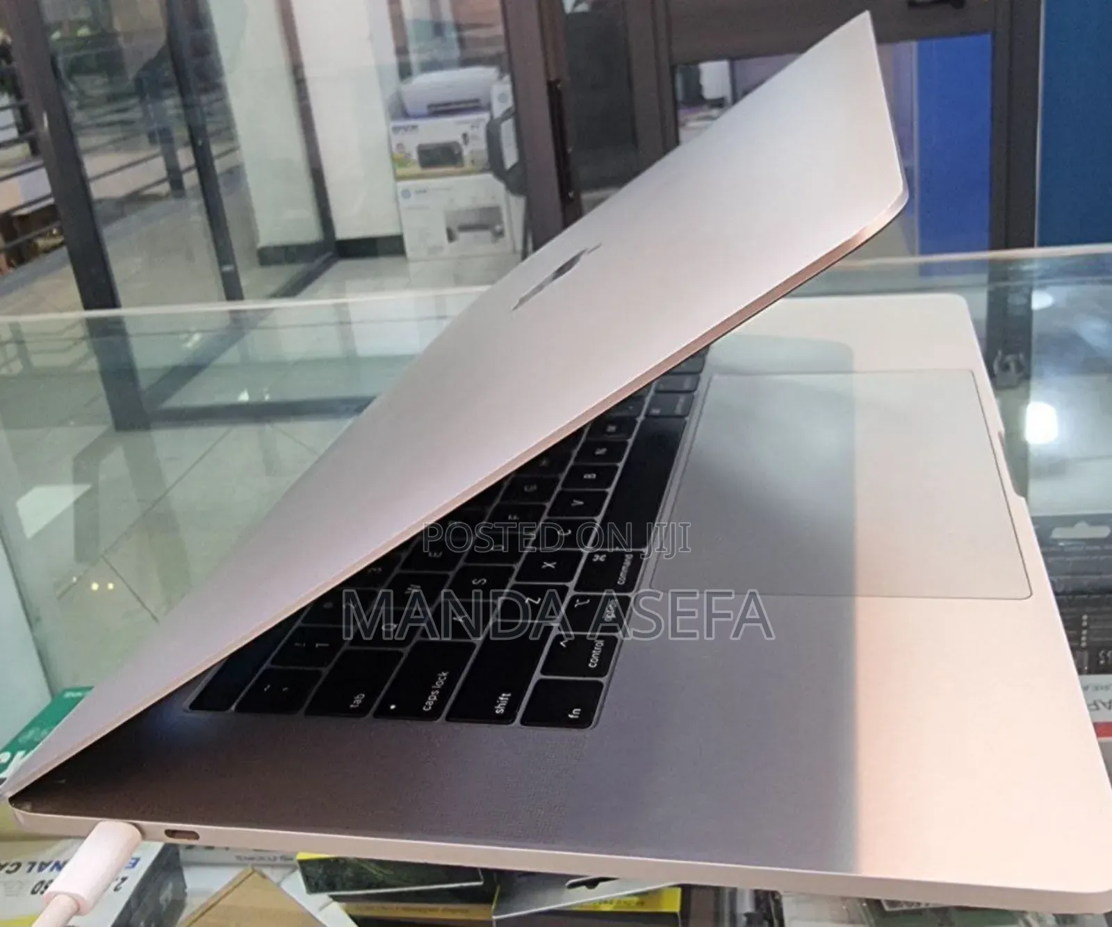 New Laptop Apple MacBook Pro 2019 16GB Intel Core I9 SSD 512GB