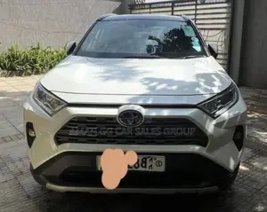 Photo - Toyota RAV4 2021 White