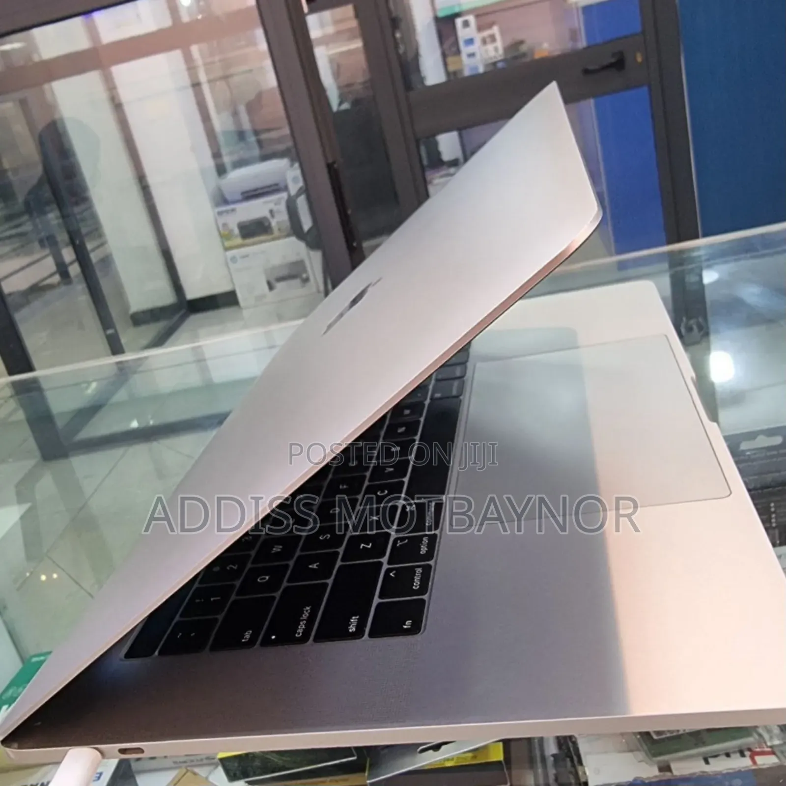 New Laptop Apple MacBook Pro 2019 16GB Intel Core I7 SSD 512GB