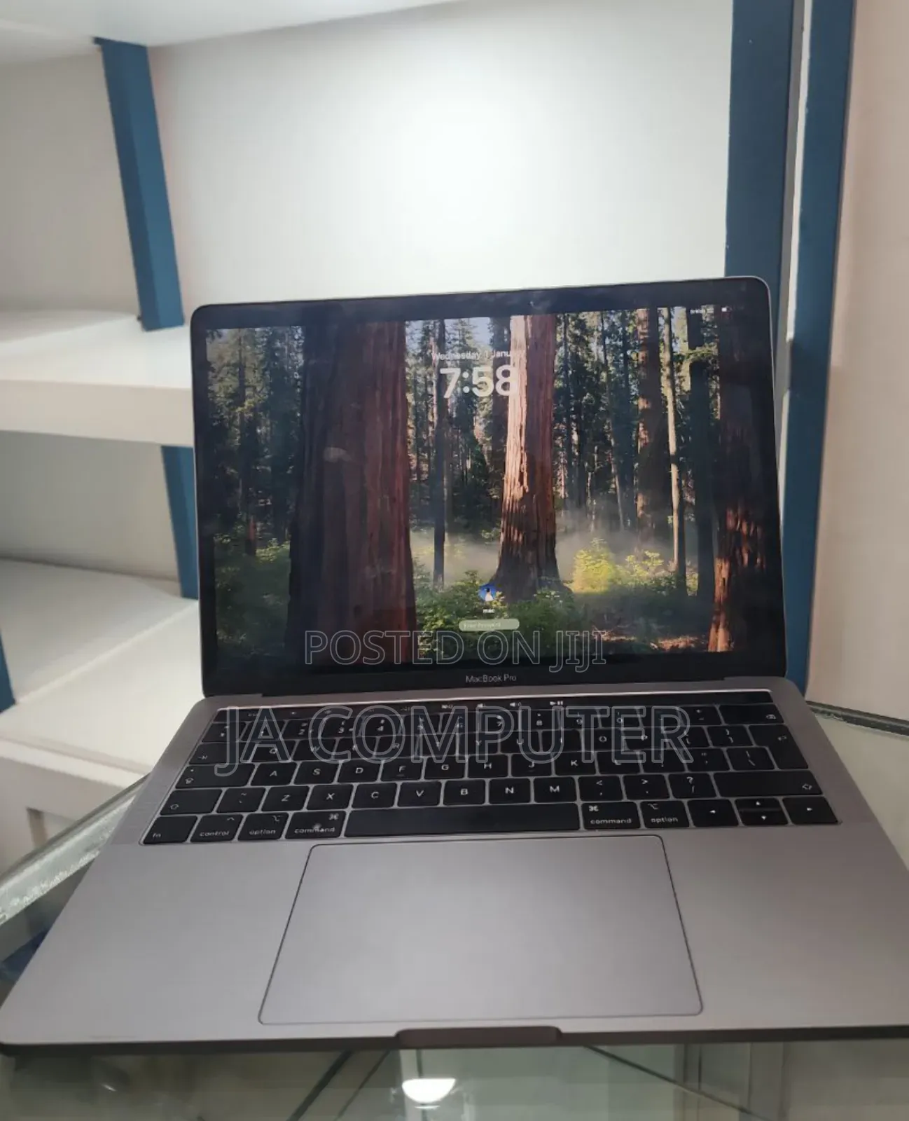 New Laptop Apple MacBook Pro 2018 16GB Intel Core I5 SSD 512GB