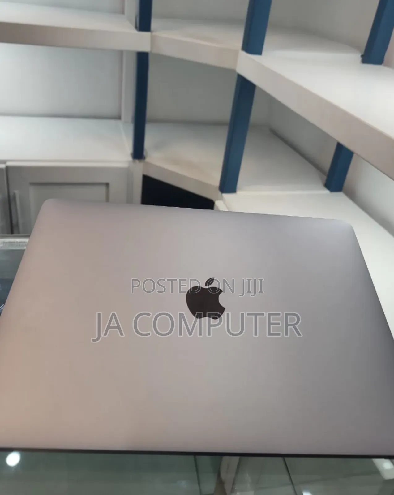 New Laptop Apple MacBook Pro 2018 16GB Intel Core I5 SSD 512GB