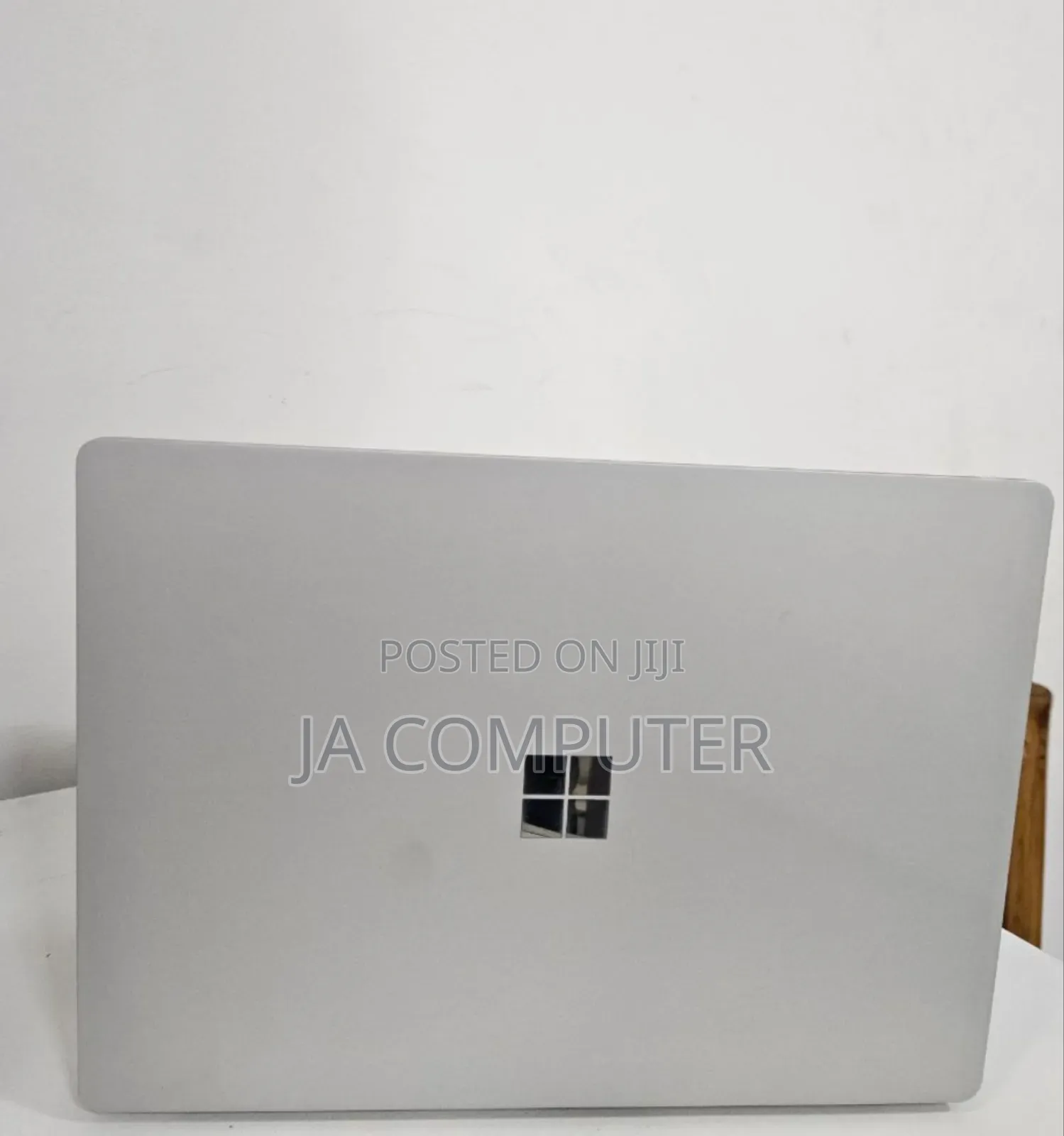 New Laptop Microsoft Surface Laptop 2 16GB Intel Core I5 SSD 256GB