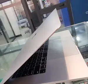 New Laptop Apple MacBook Pro 2019 16GB Intel Core I9 SSD 512GB