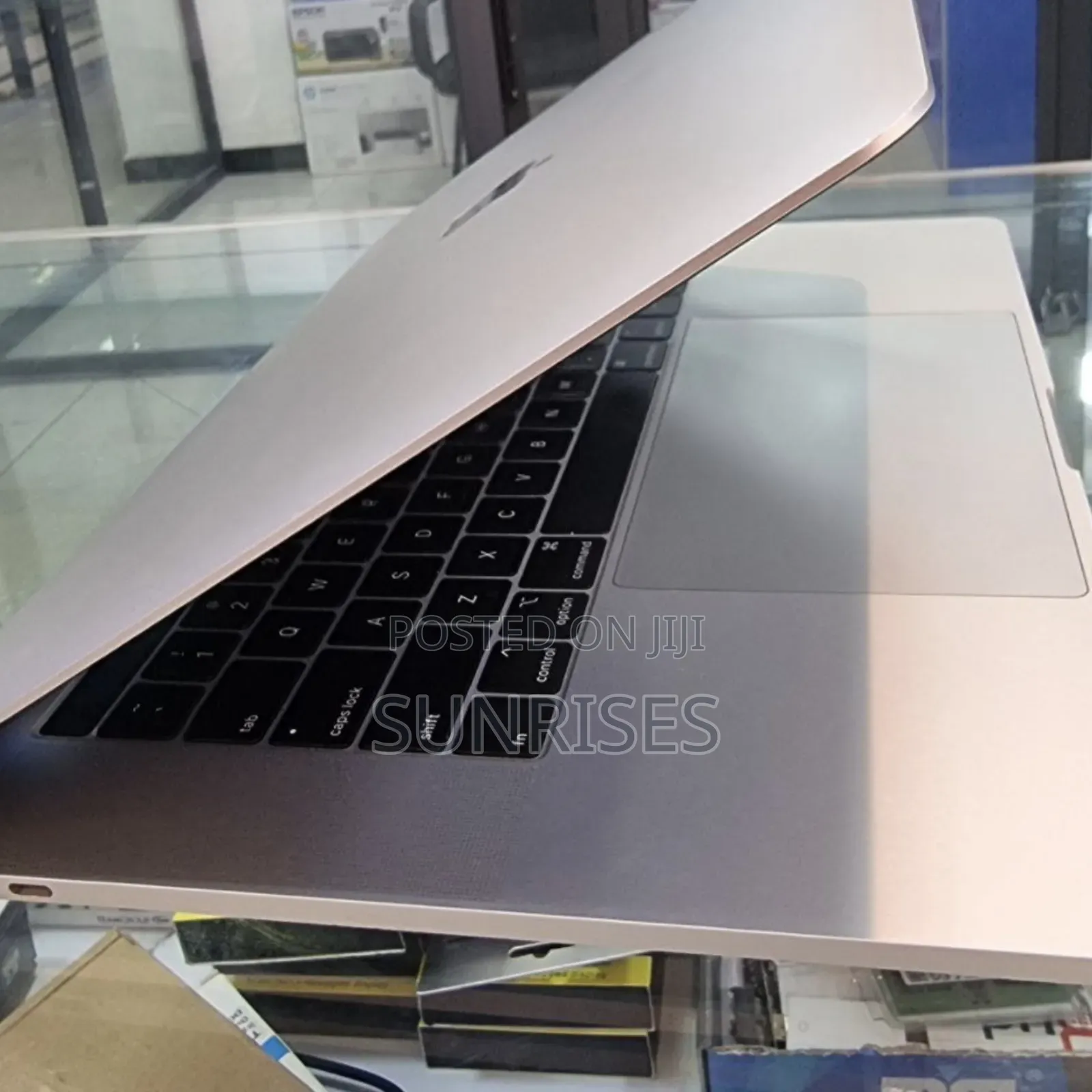 New Laptop Apple MacBook Pro 2019 16GB Intel Core I9 SSD 512GB