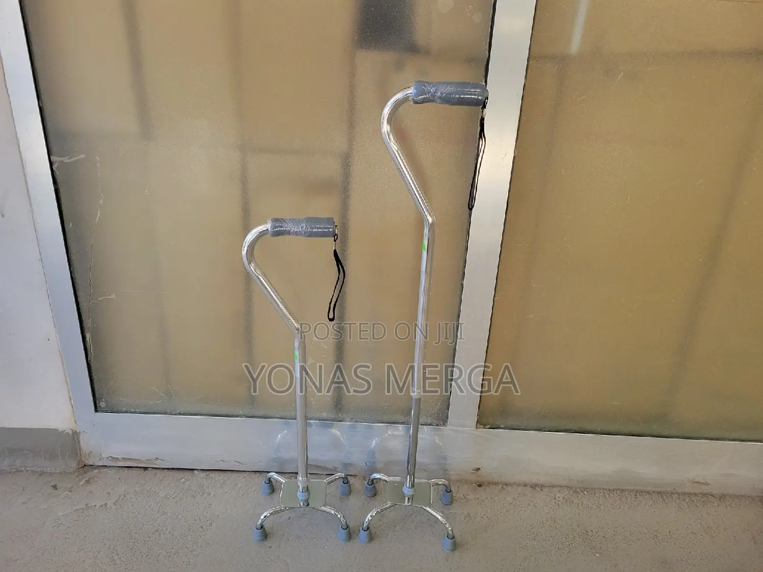 Four Leg Walking Stick 8adjustable筐for More Safe During Use