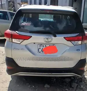 Toyota Rush 2023 Silver