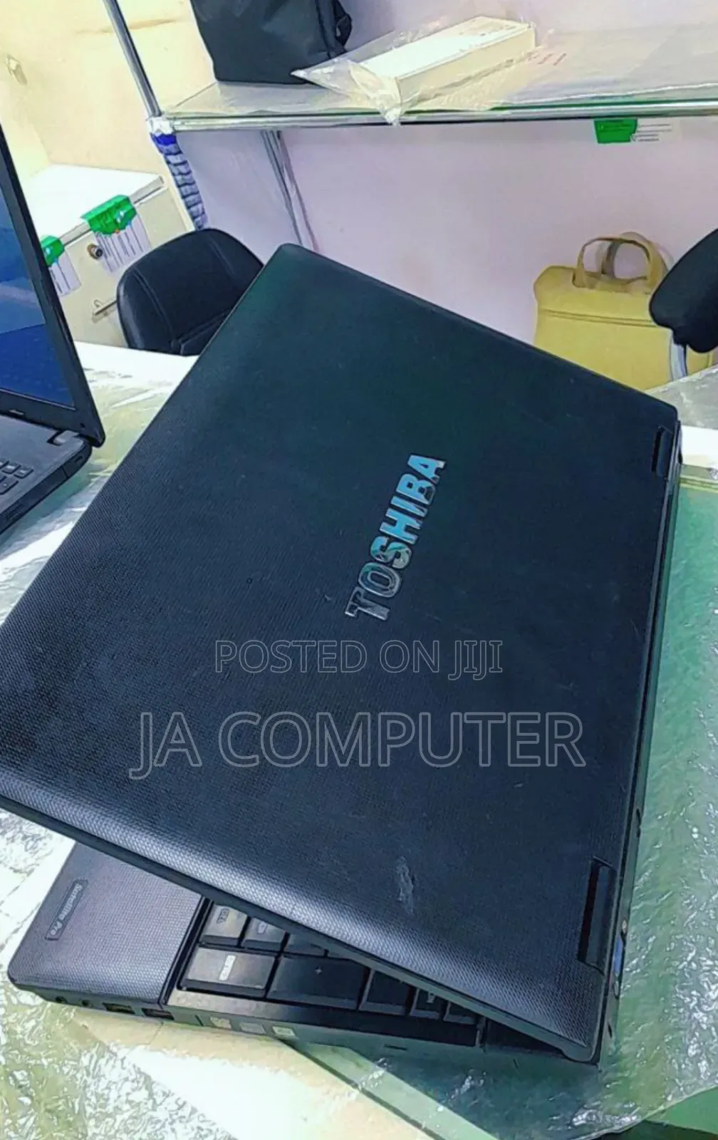 Laptop Toshiba Satellite C665 4GB Intel Core I5 HDD 750GB