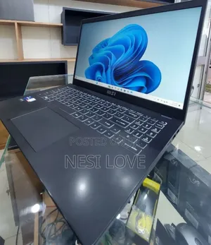 New Laptop MSI 16GB Intel Core I7 SSD 512GB