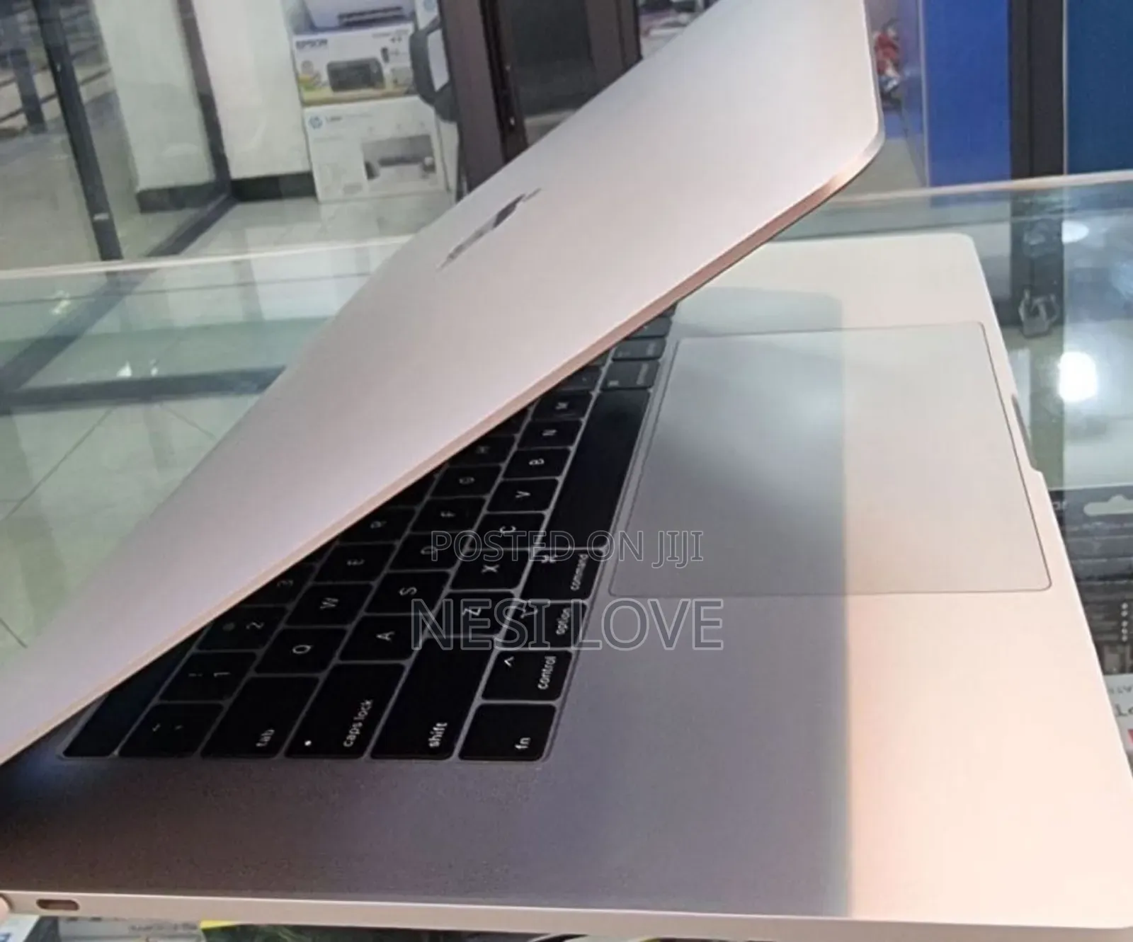 New Laptop Apple MacBook Pro 2019 16GB Intel Core I9 SSD 512GB