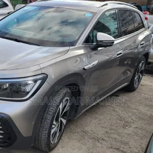 Volkswagen ID.6 2022 Gold