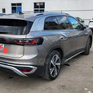 Volkswagen ID.6 2022 Gold