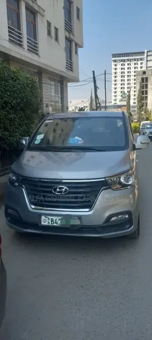 Photo - Hyundai Starex 2021 Silver