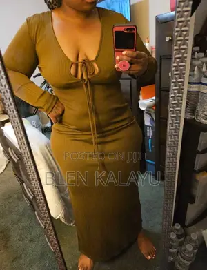 Photo - SHEIN Vavaluxe Texture v-Neckline Dress With Cut-Out Details