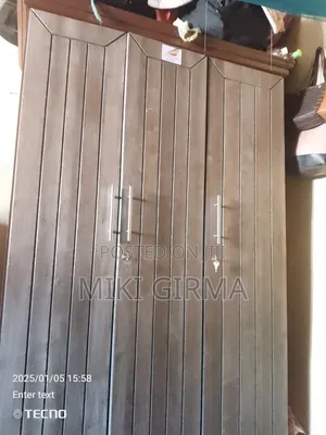 የሚሸጥ የልብስ ቁም ሳጥን