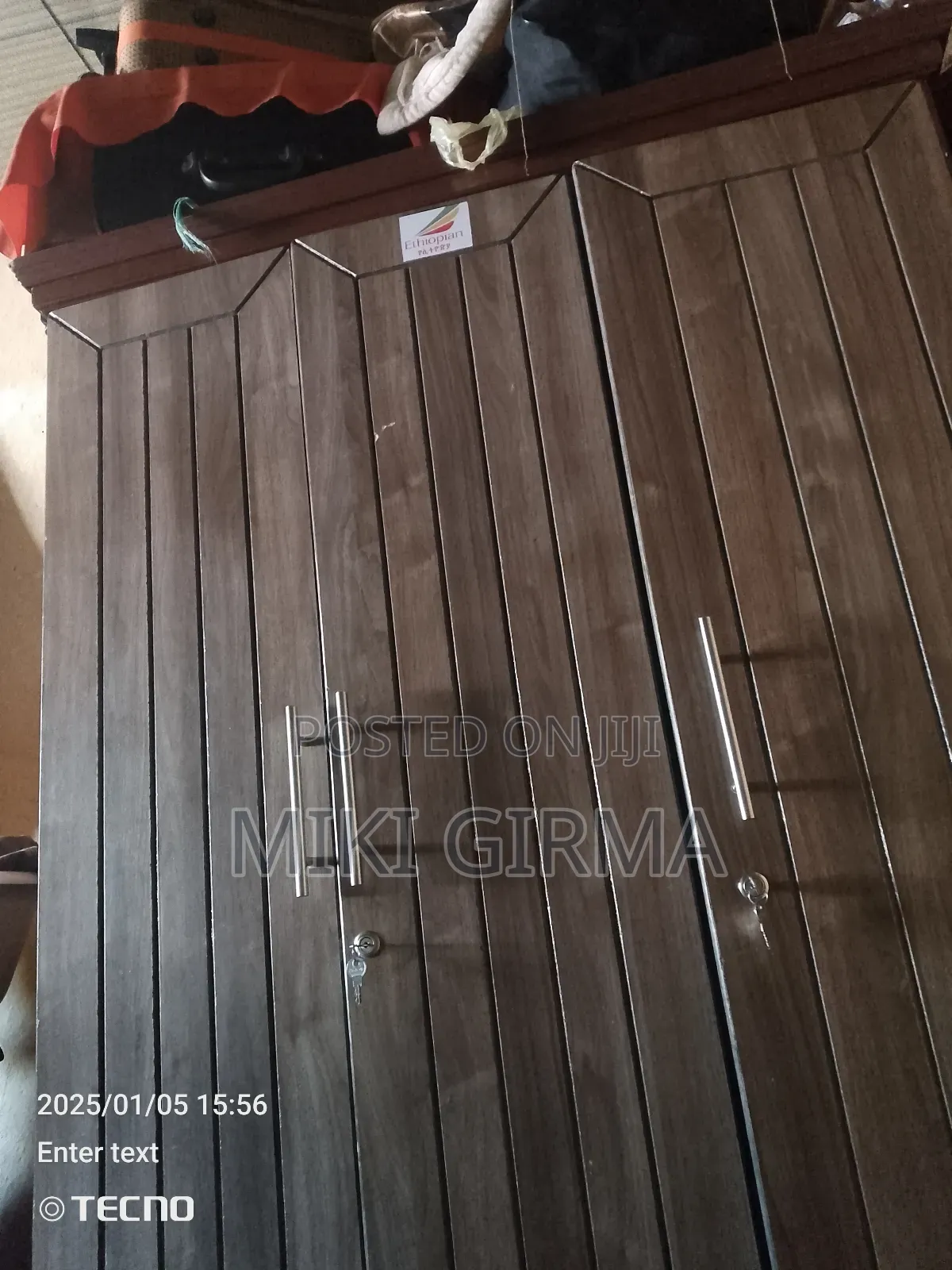 የሚሸጥ የልብስ ቁም ሳጥን