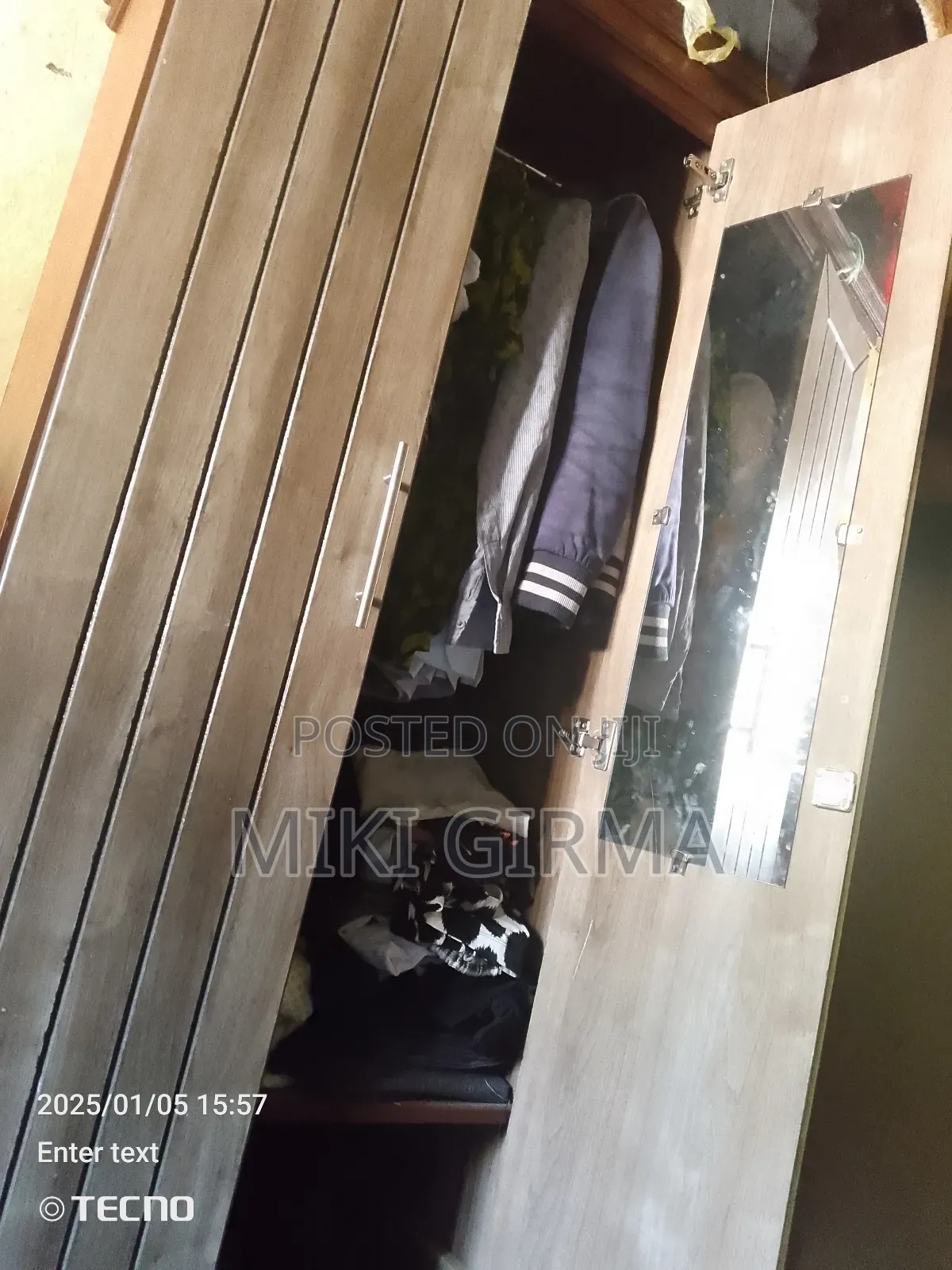 የሚሸጥ የልብስ ቁም ሳጥን