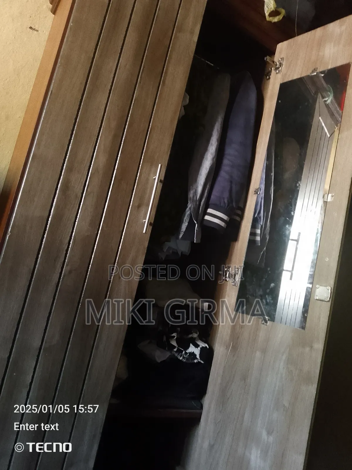 የሚሸጥ የልብስ ቁም ሳጥን