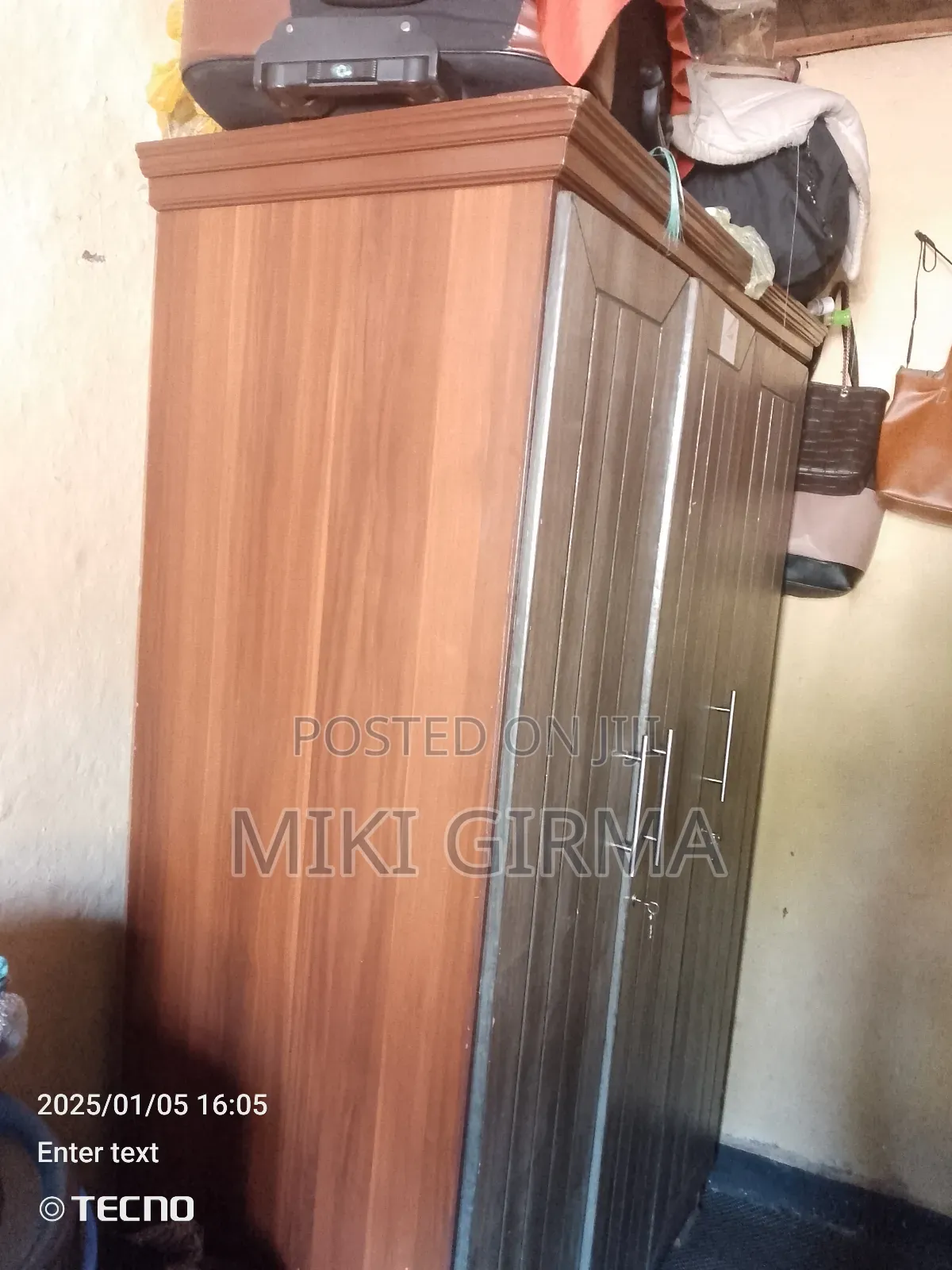 የሚሸጥ የልብስ ቁም ሳጥን