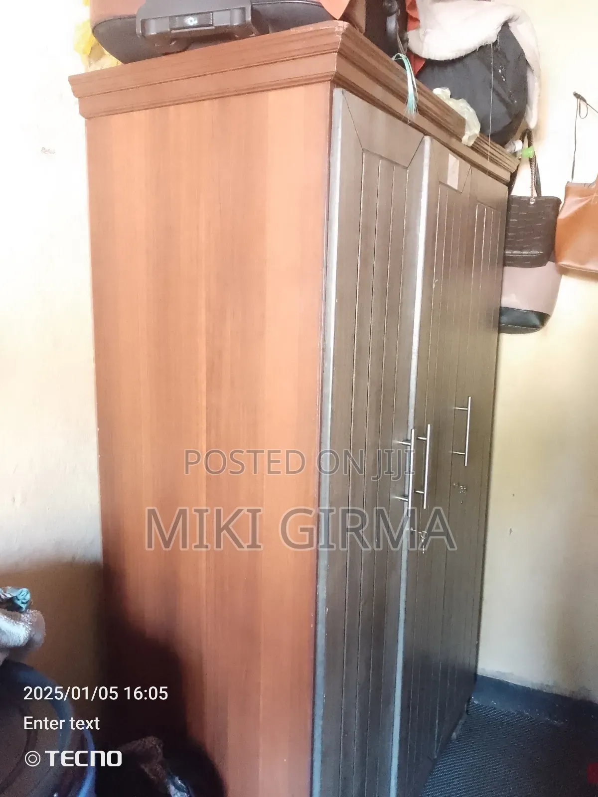 የሚሸጥ የልብስ ቁም ሳጥን