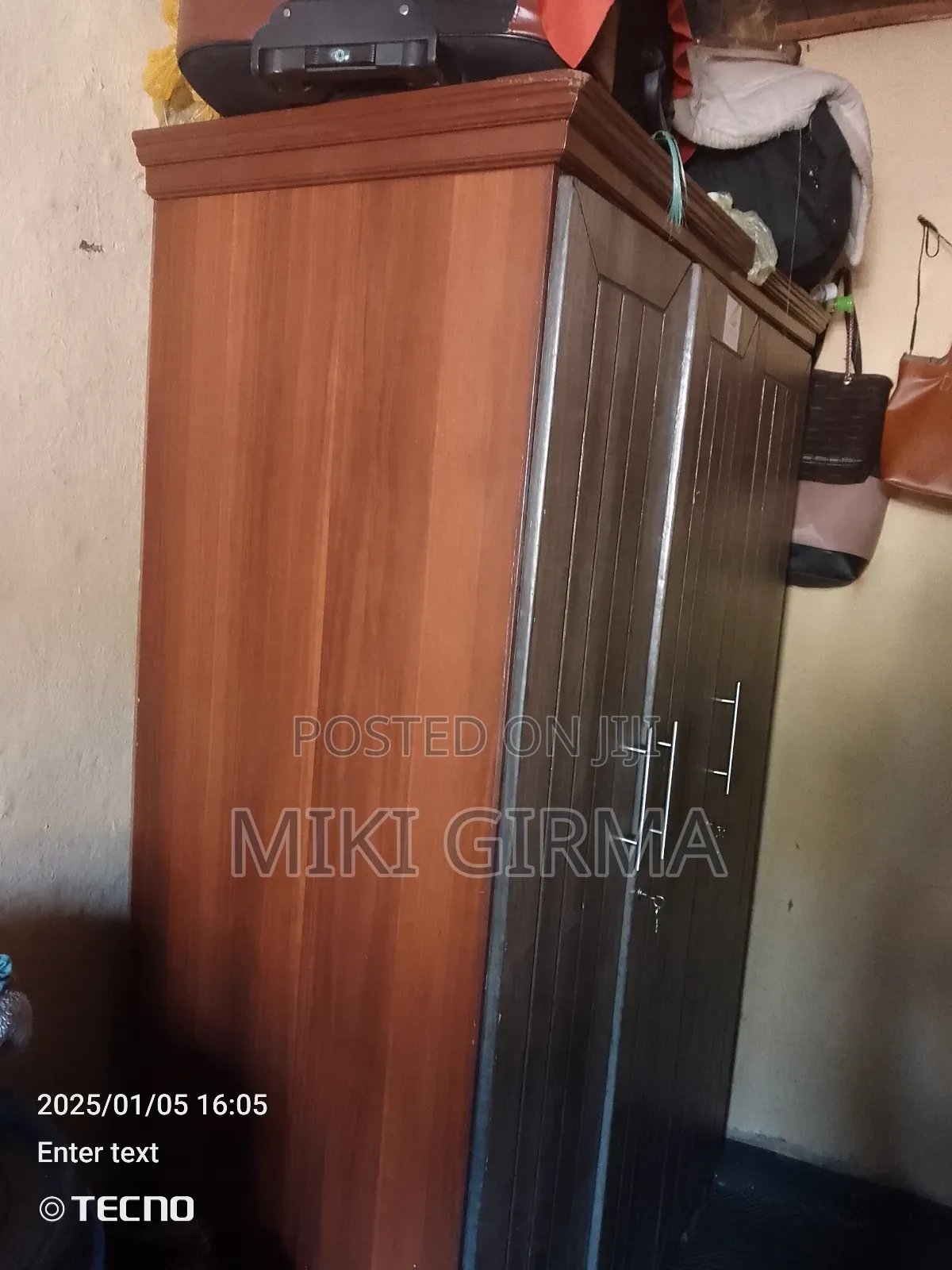 የሚሸጥ የልብስ ቁም ሳጥን