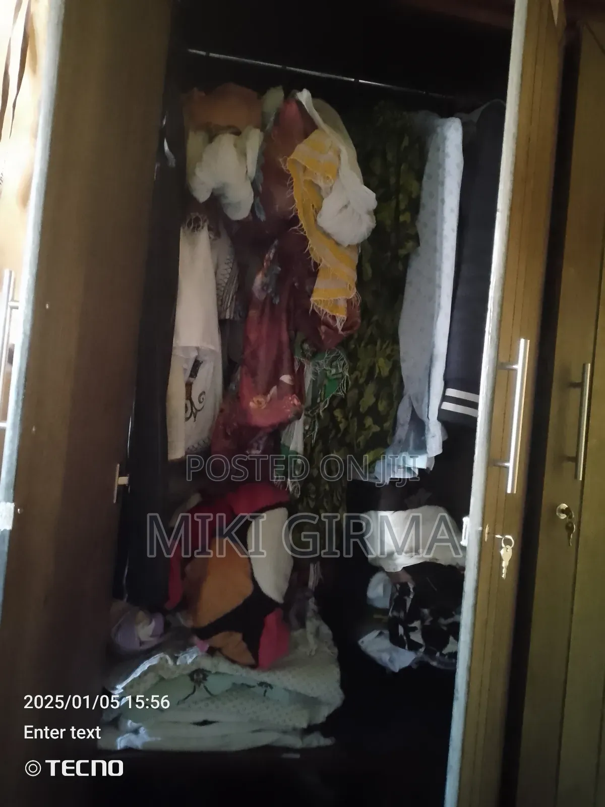 የሚሸጥ የልብስ ቁም ሳጥን