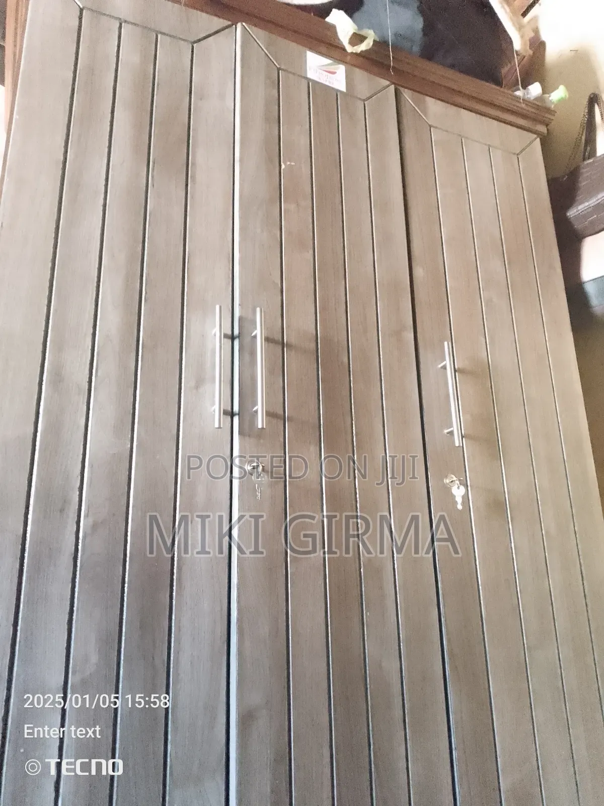 የሚሸጥ የልብስ ቁም ሳጥን