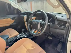 Photo - Toyota Fortuner 2017 White