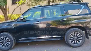 Photo - Nissan Patrol 2015 Black