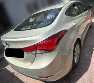 Hyundai Elantra 2015 Gold