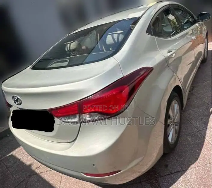 Hyundai Elantra 2015 Gold