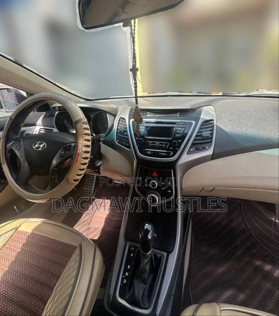 Hyundai Elantra 2015 Gold