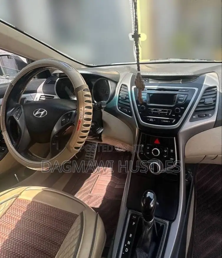 Hyundai Elantra 2015 Gold