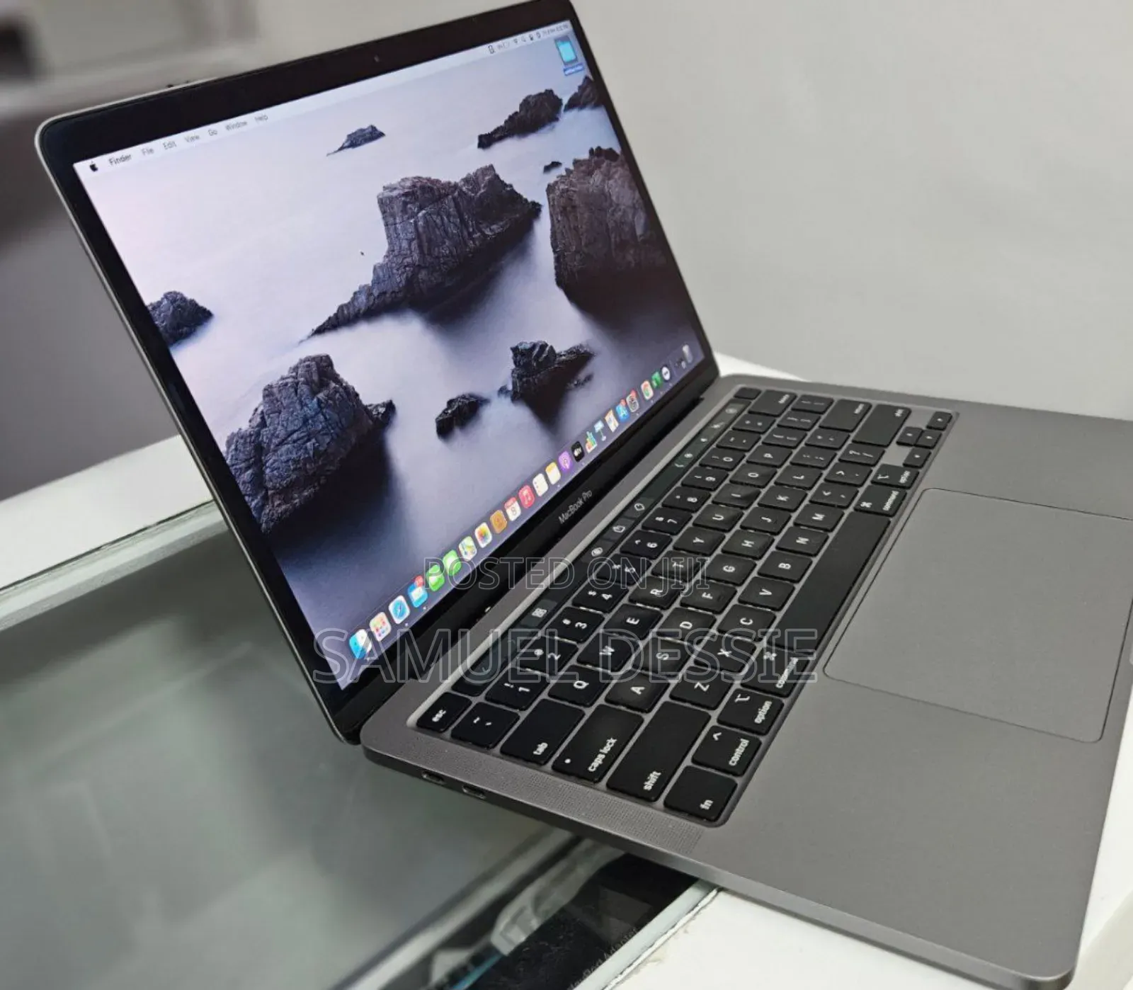New Laptop Apple MacBook Pro 2019 8GB Intel Core I5 SSD 256GB