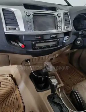 Toyota Hilux 2014 Black