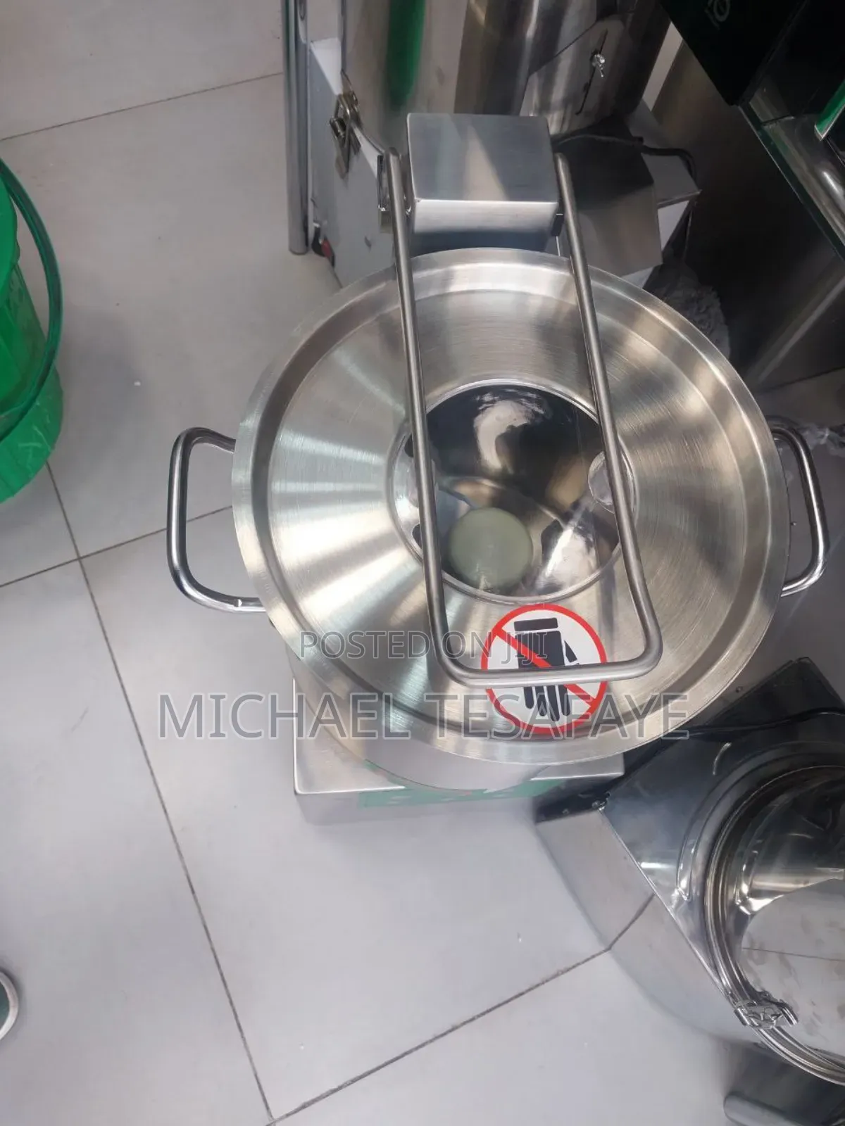 በርበሬ መደለዣ እና ሽንኩርት መፍጫ ማሽን ከነዚኽም በተጨማሪ ለዘርፈ ብዙ አገልግሎቶች የሚውል