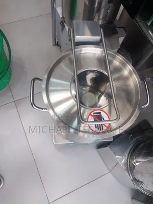 በርበሬ መደለዣ እና ሽንኩርት መፍጫ ማሽን ከነዚኽም በተጨማሪ ለዘርፈ ብዙ አገልግሎቶች የሚውል