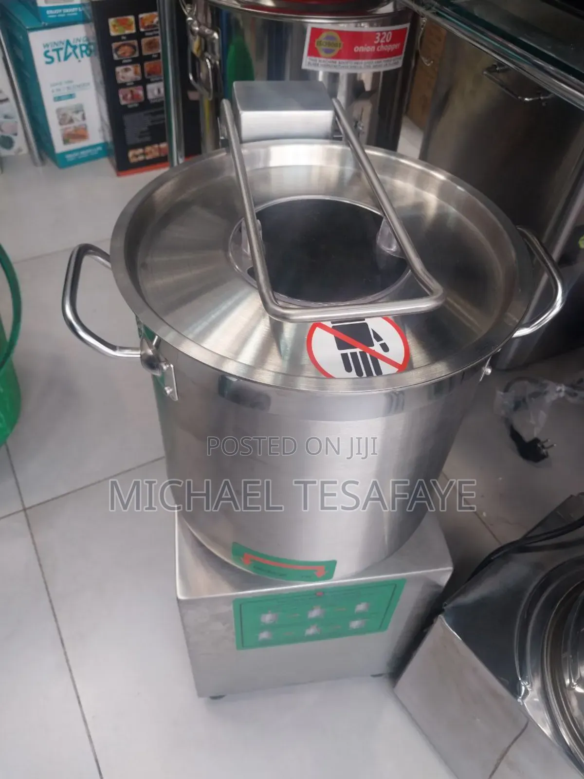 በርበሬ መደለዣ እና ሽንኩርት መፍጫ ማሽን ከነዚኽም በተጨማሪ ለዘርፈ ብዙ አገልግሎቶች የሚውል